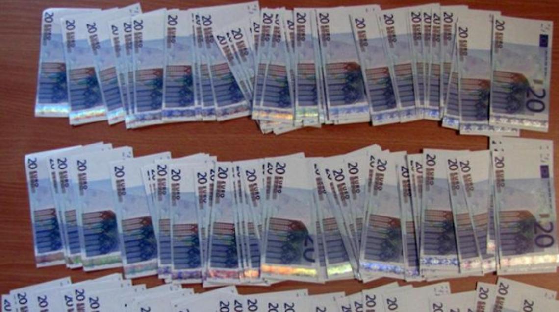 Zecca clandestina in un “basso”: condannati in 40