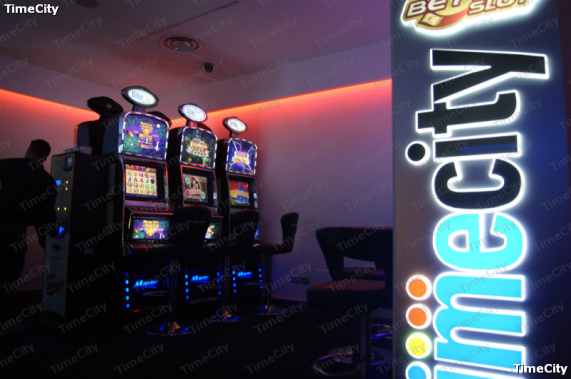 Quarto, rapina al centro scommesse: dipendente ferito