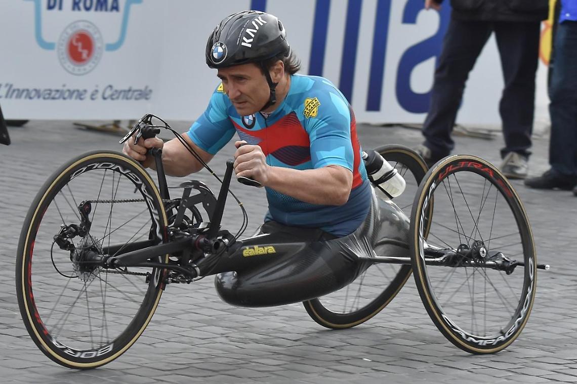 Zanardi, a breve trasferimento in centro di riabilitazione