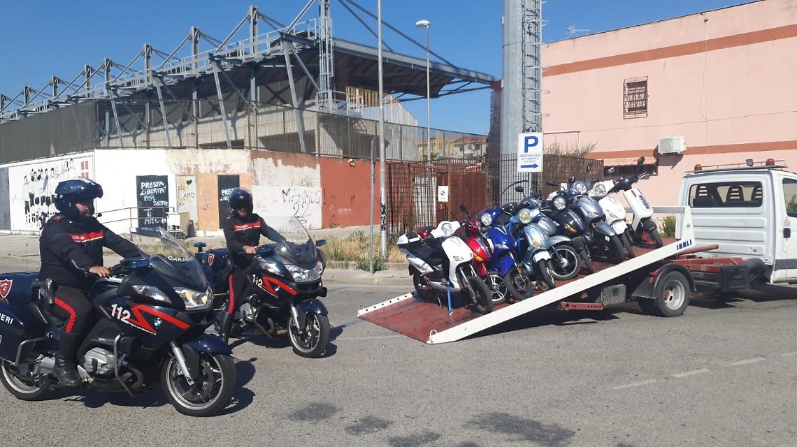 Controlli dei carabinieri alle bici modificate, sequestri e sanzioni