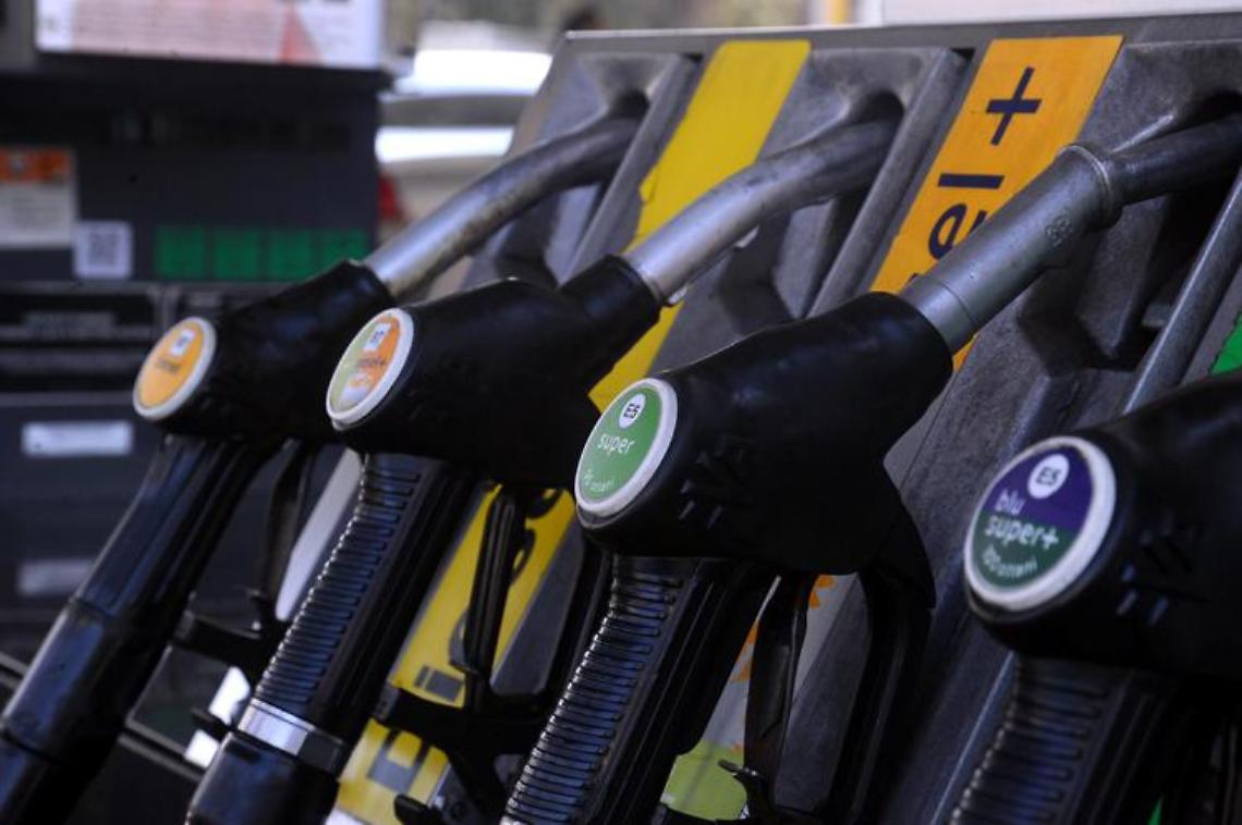 Benzina e diesel, prezzi in calo in Italia oggi
