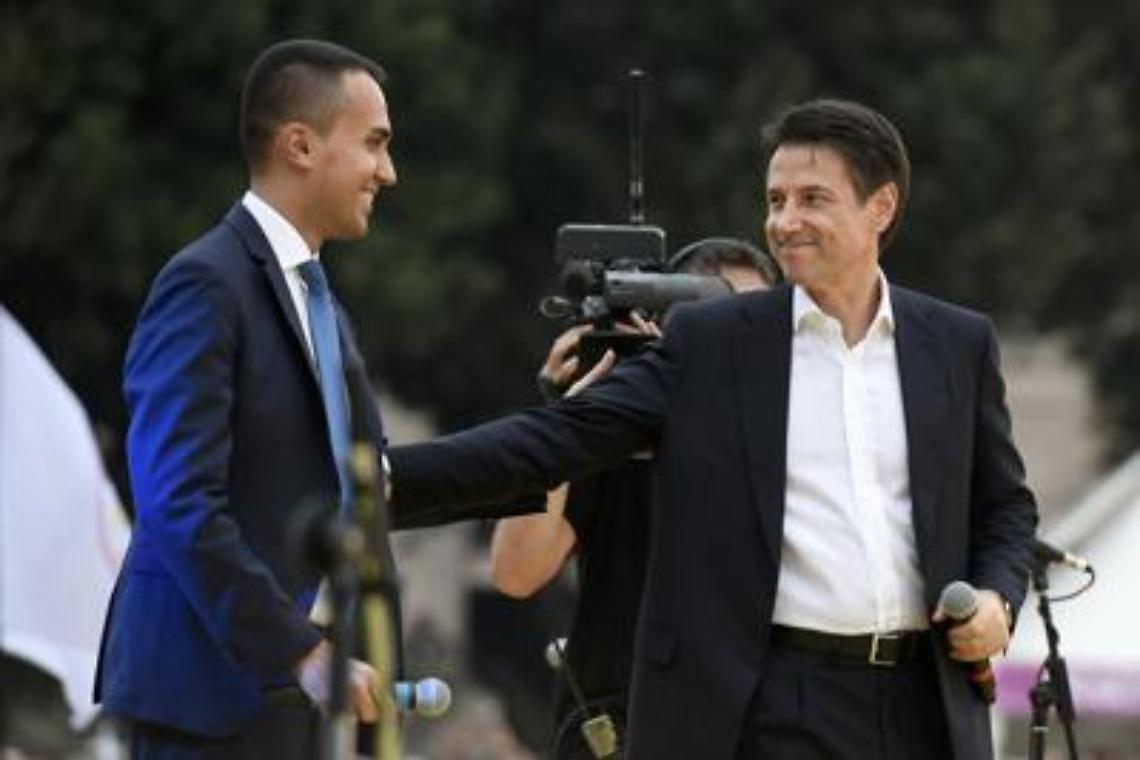 Di Maio a Conte: «Oggi ministri M5S al tuo fianco»