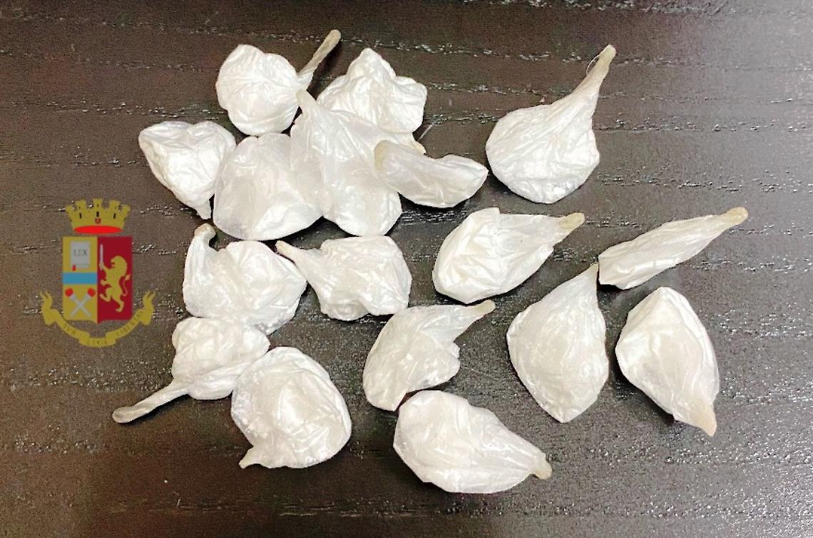 In fuga si scontra con bus, 45enne arrestato per droga