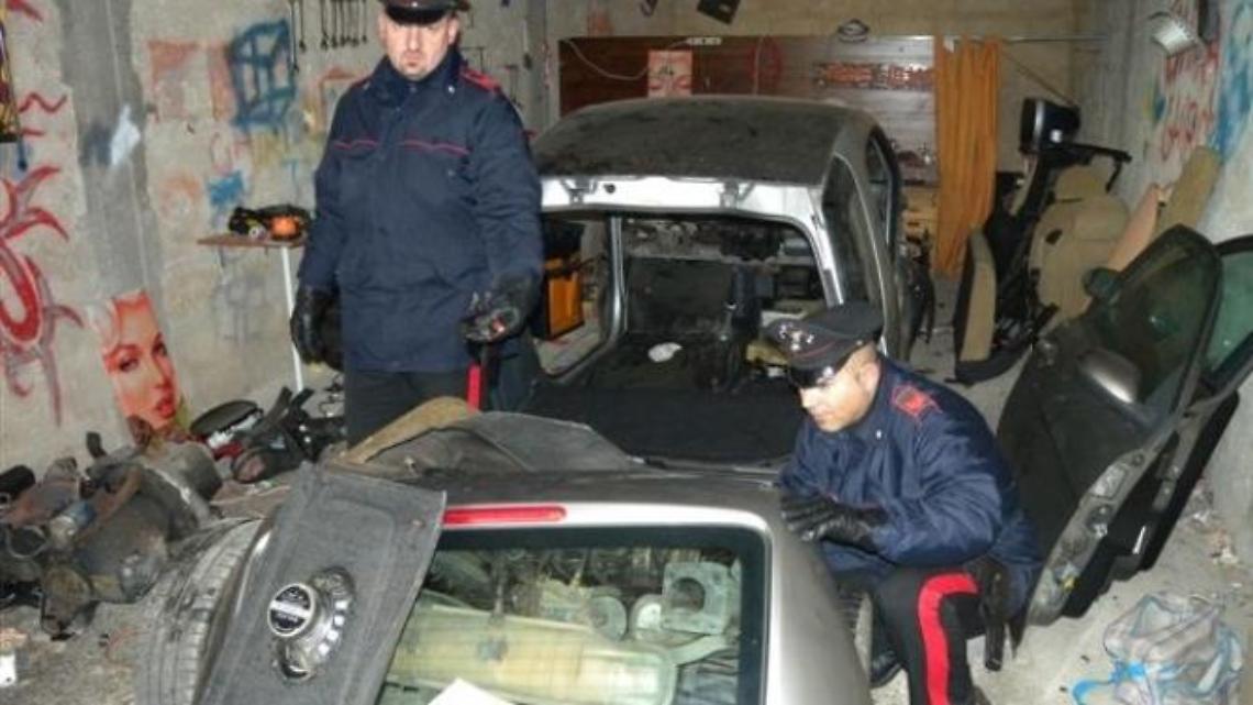 Nell'officina abusiva <br>12 motori con il numero abraso: una denuncia