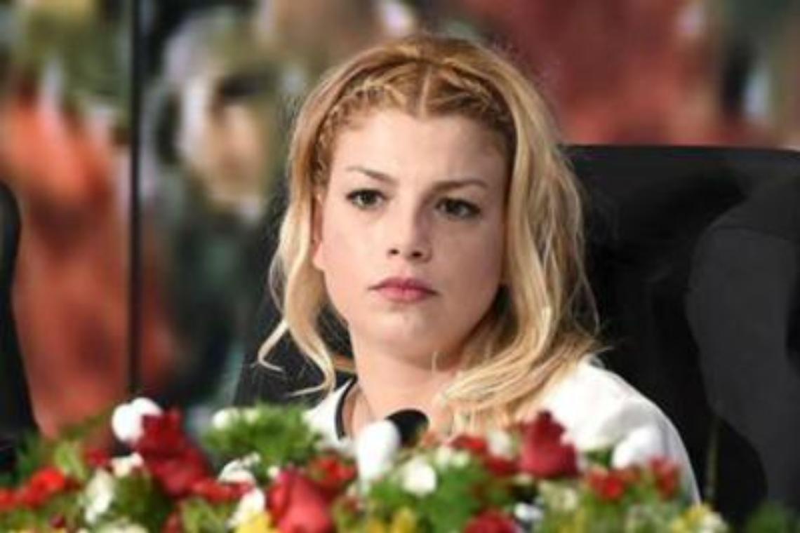 «Ho un problema di salute, mi fermo»: Emma Marrone scrive ai fan