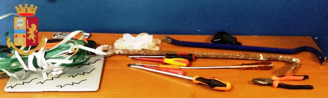 Tentano furto a distributore di bevande H24, arrestati