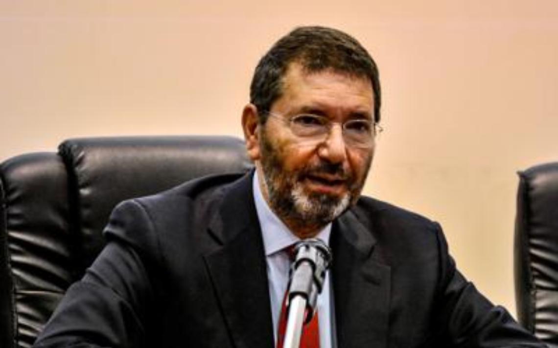 Marino riflette sulle dimissioni, ma il Pd lo gela