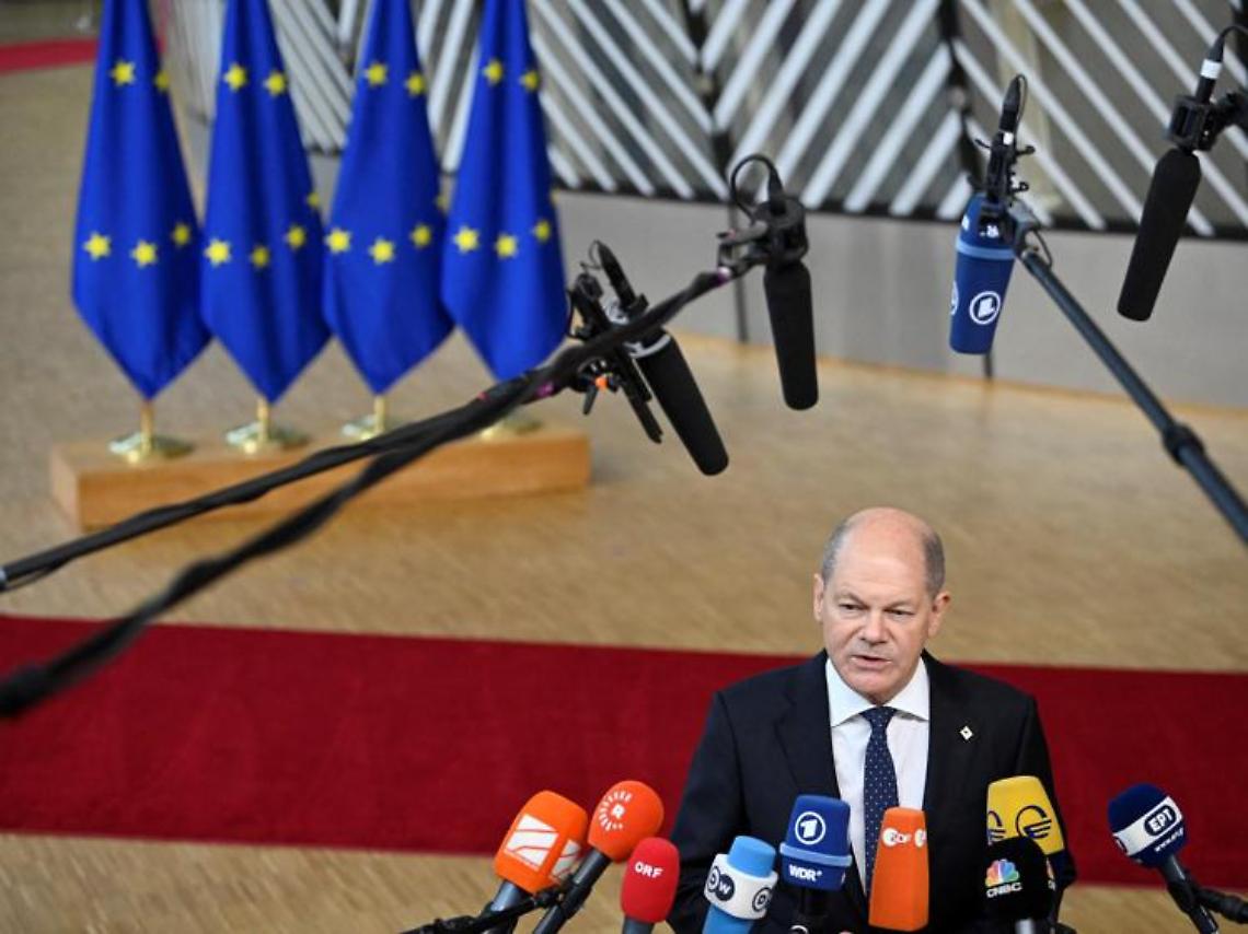 Caro energia, Scholz: «Discutiamo di prezzo gas, ma non vogliamo restare senza»