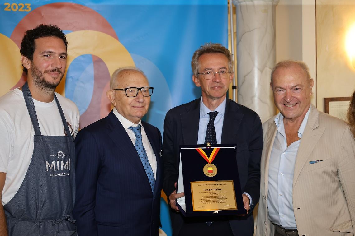 Napoli, “Mimì alla Ferrovia" compie 80 anni e riceve la medaglia della città