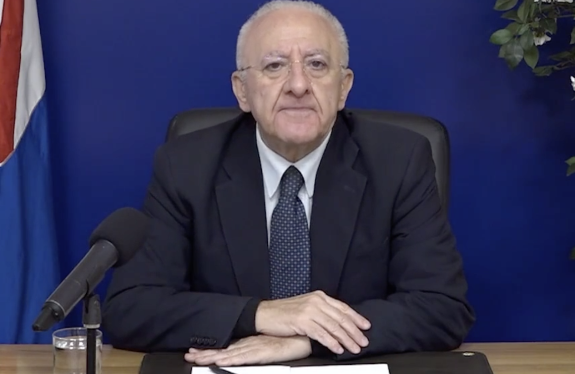 De Luca contro tutti: «Campania zona rosé»