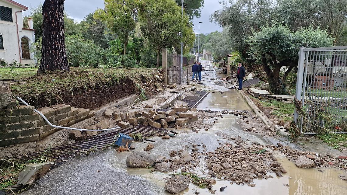 Maltempo, il Cilento conta i danni e chiude le scuole