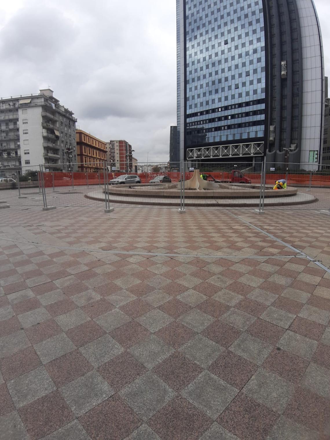 La fontana del Centro direzionale pronta a tornare funzionante dopo 15 anni 