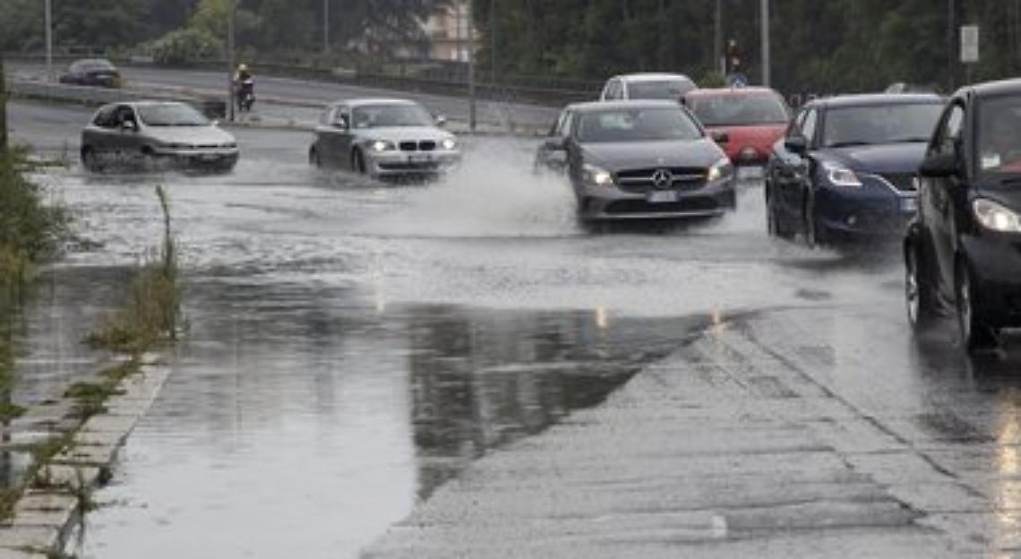 Allerta meteo, chiusi parchi e cimitero a Pozzuoli