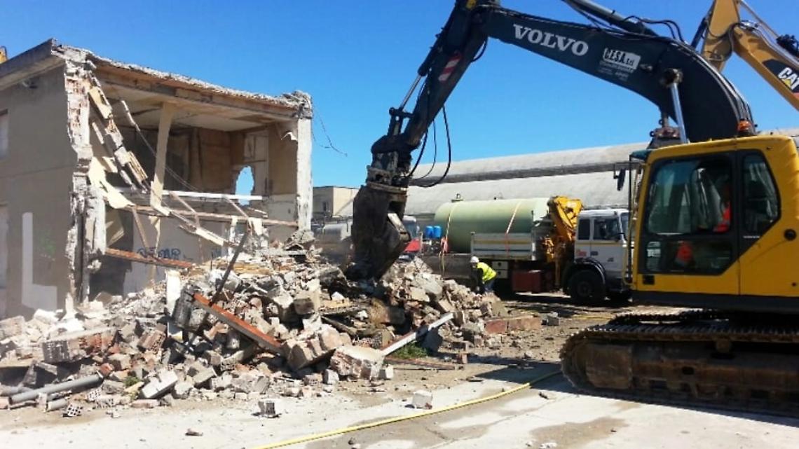 Abusivismo, ruspe in azione per 9 immobili