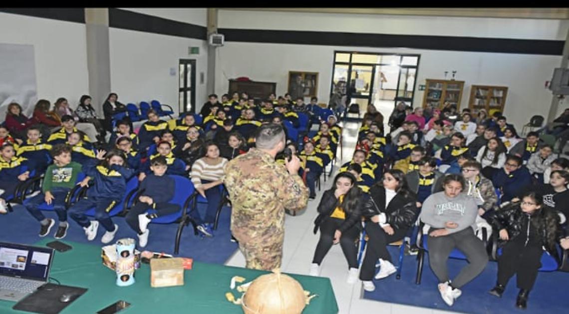 Fuochi d’artificio illegali, l’esercito nelle scuole per sensibilizzare i giovani