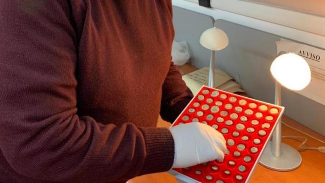 Si confessa dal prete e restituisce 200 monete rubate a Paestum