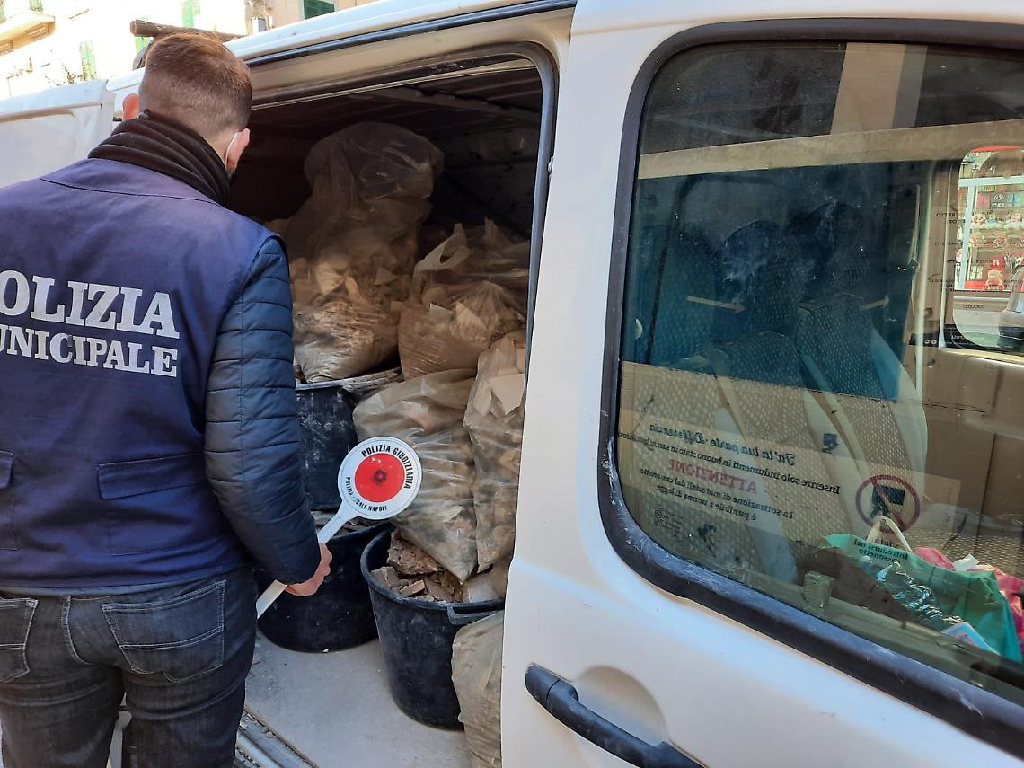 Napoli, intervento su gestione illecita rifiuti della polizia locale