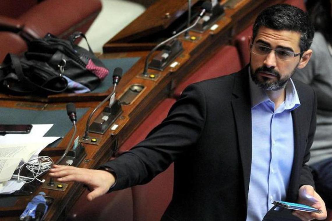 Quirinale, bufera M5S su Fraccaro: «Tratta senza mandato»