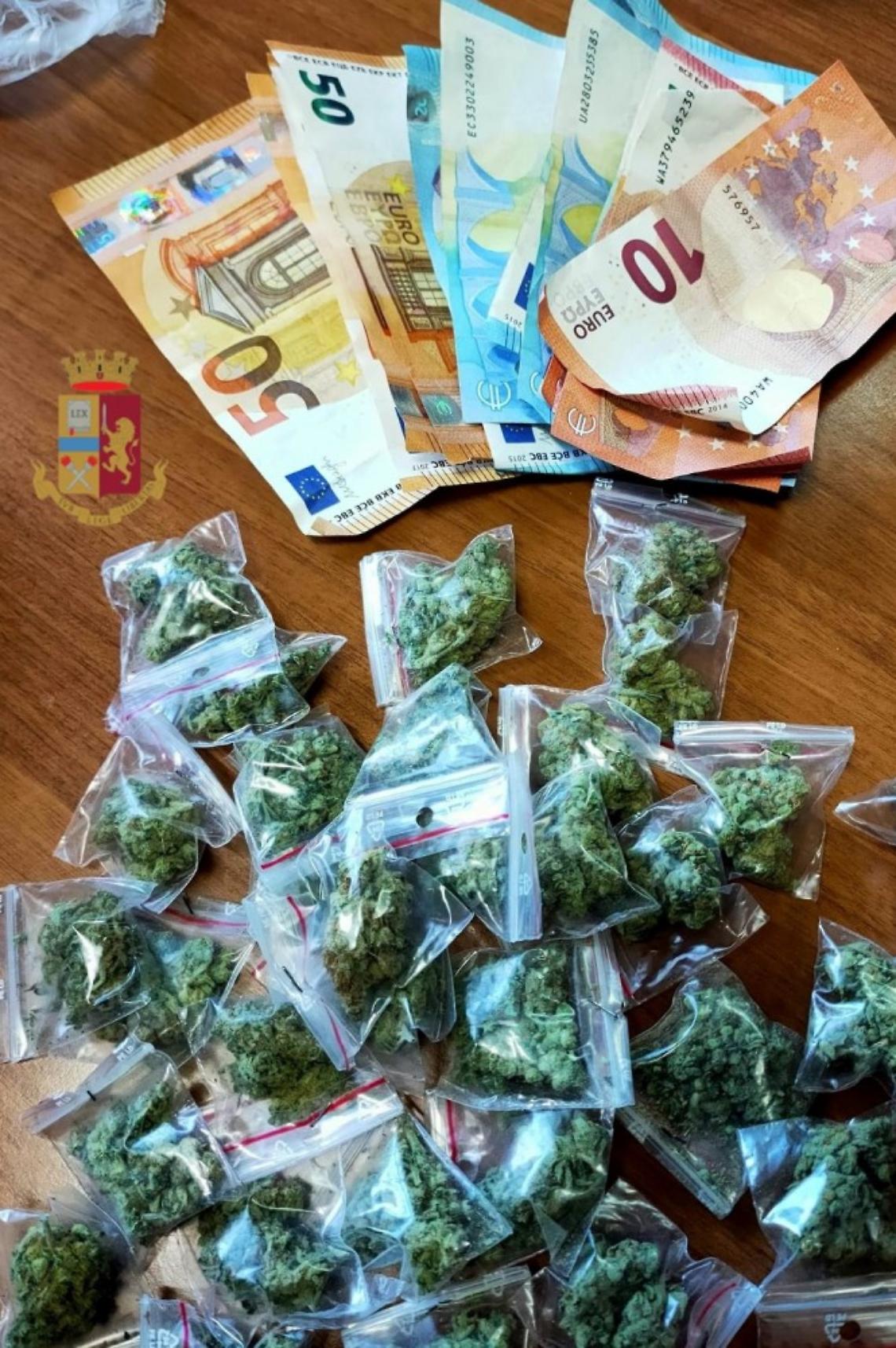 Speronamenti ai danni di auto della polizia, due arresti