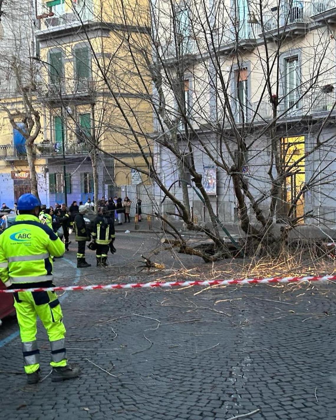 Manfredi: «Fogne per troppi anni senza cura», Cosenza: «Verifiche agli edifici»