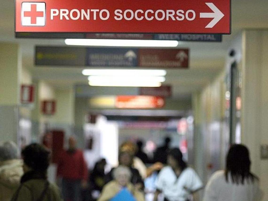 Aggredisce a morsi la madre: preso