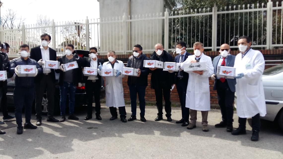 Comunità cinese regala mascherine ffp3 al Cotugno