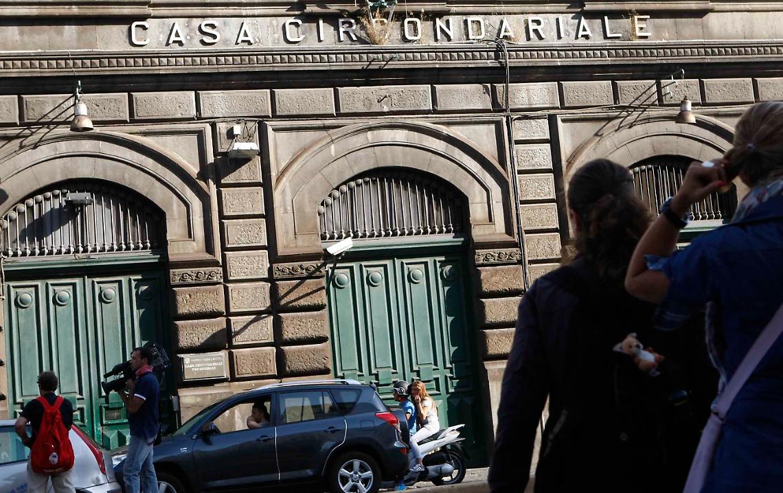 Coronavirus, termoscanner nel carcere di Poggioreale 