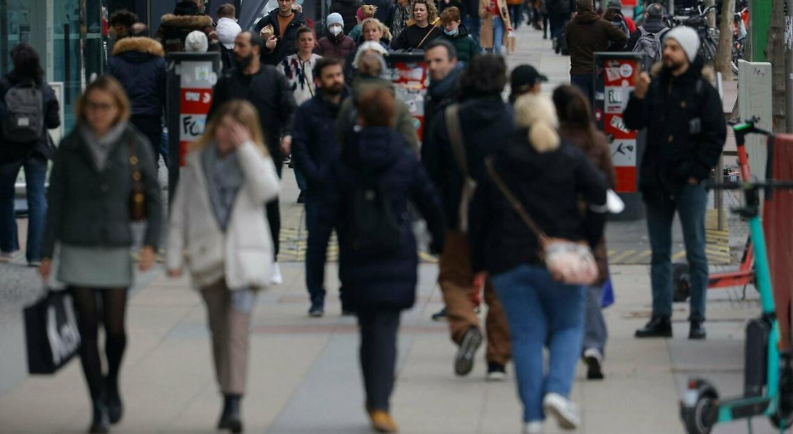 Omicron 2 contagia come il morbillo: un positivo ne infetta 18
