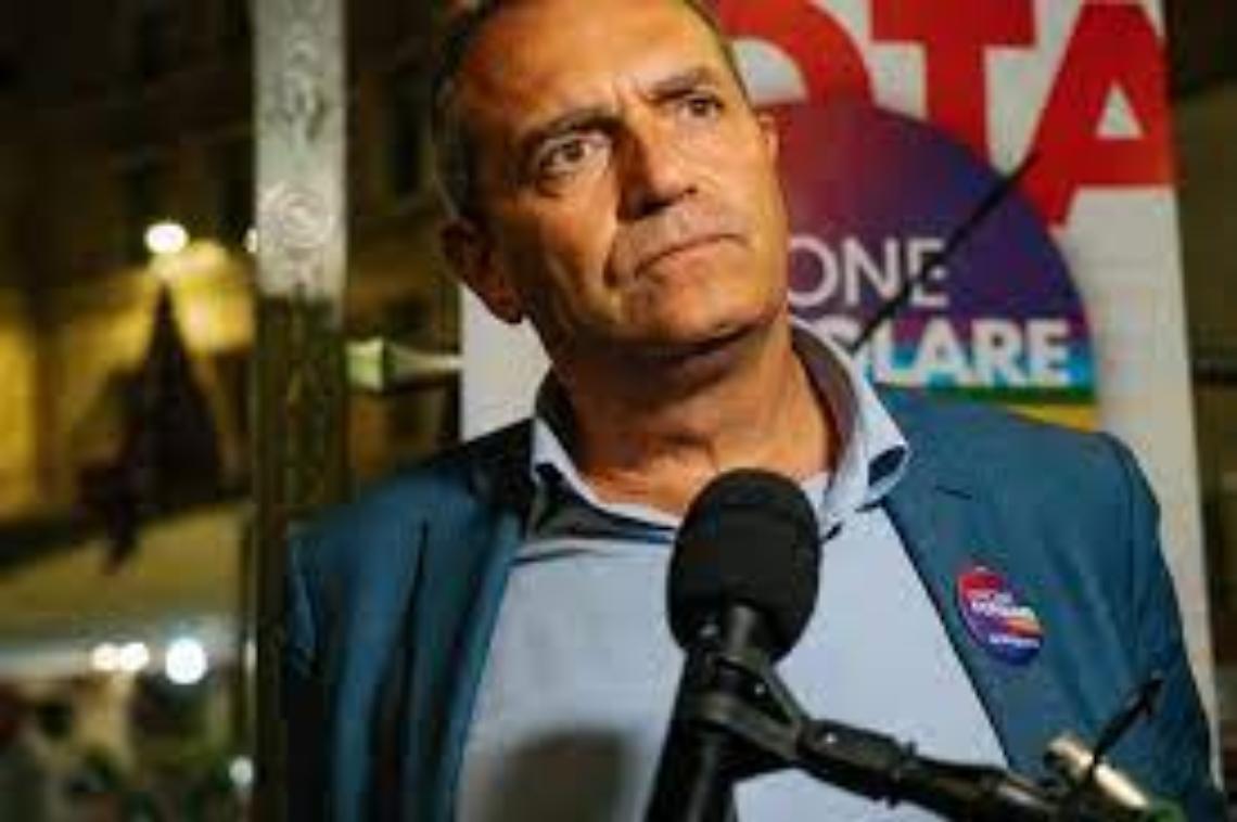 De Magistris: «Città acefala, Comune senza polso»