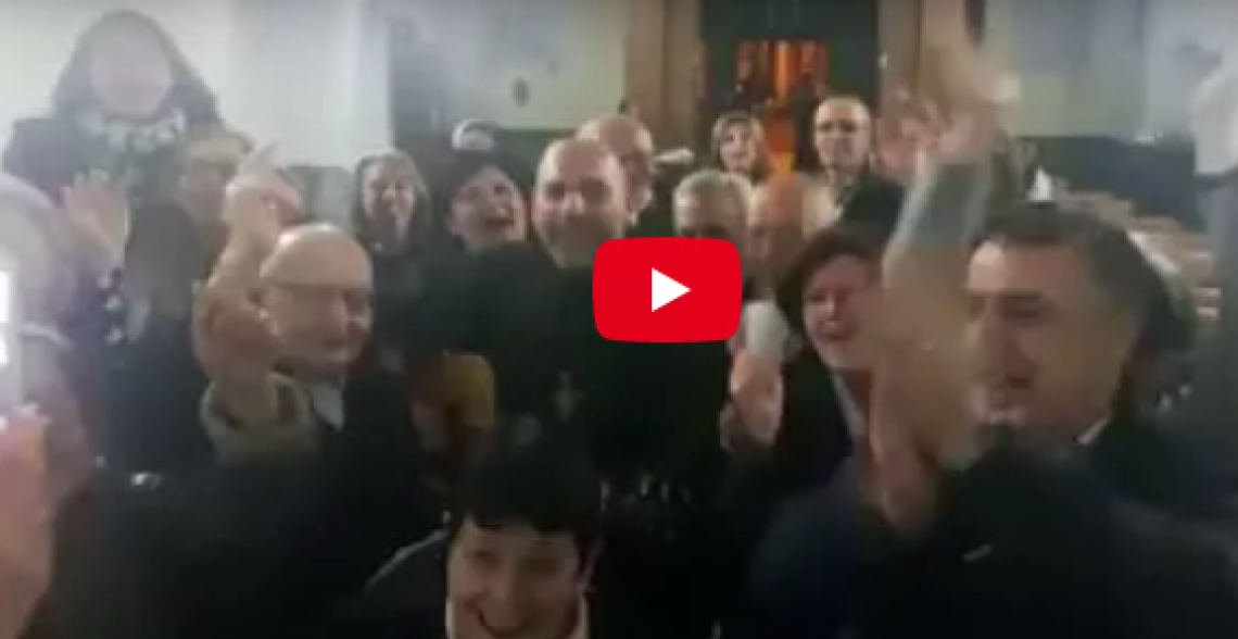 A Frattamaggiore si canta in chiesa: «Napoli torna campione!» VIDEO