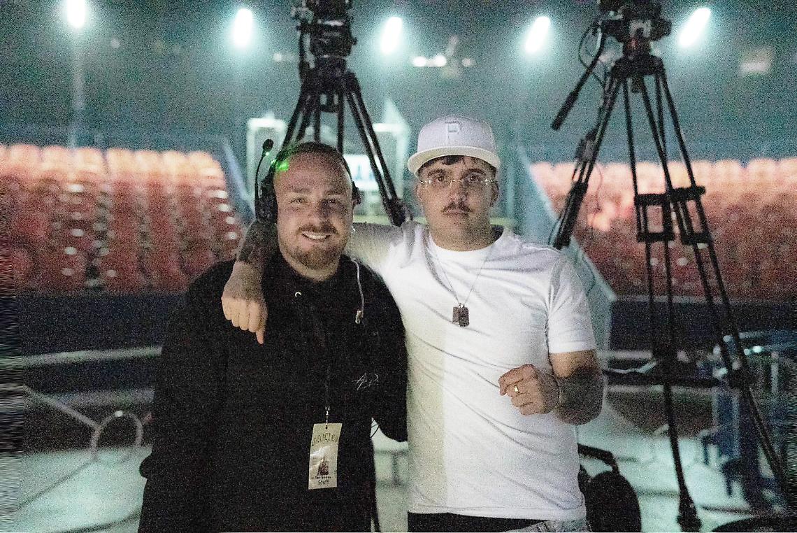 Alex Pennino, da fan a regista del tour di Geolier