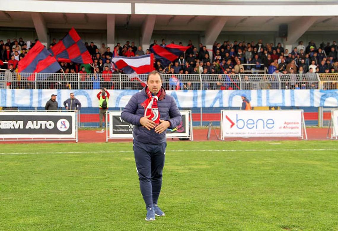 Afragolese, Niutta assicura: «O resto qui o lascio il calcio»