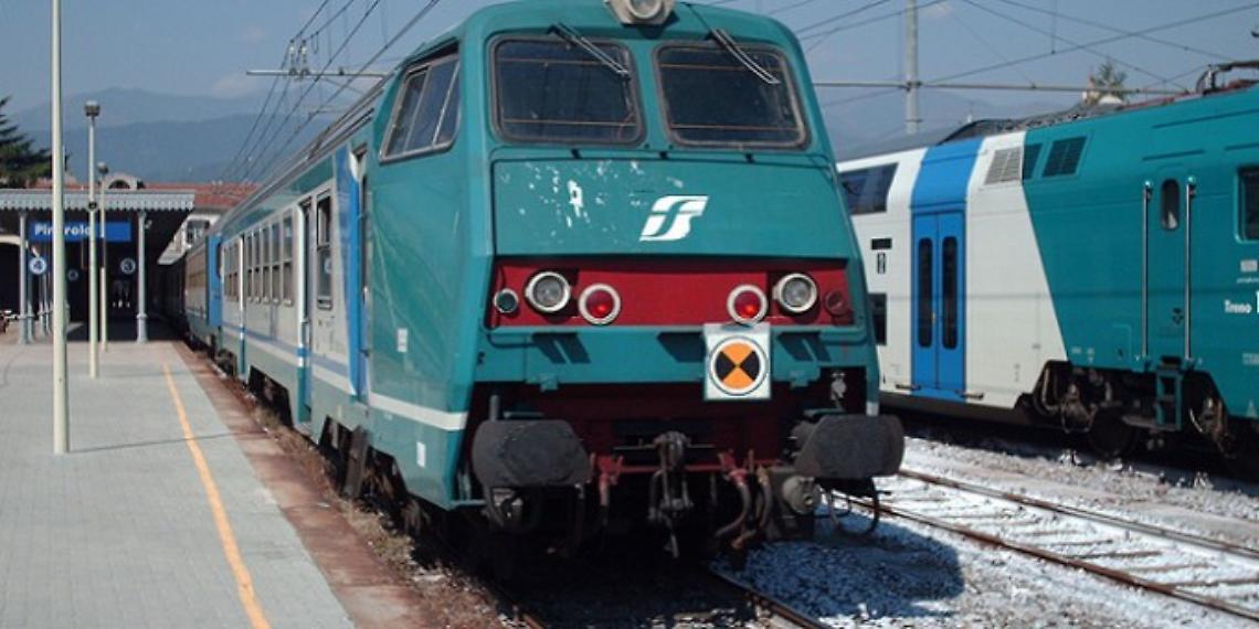 Investito dal treno, linea Roma-Napoli in tilt