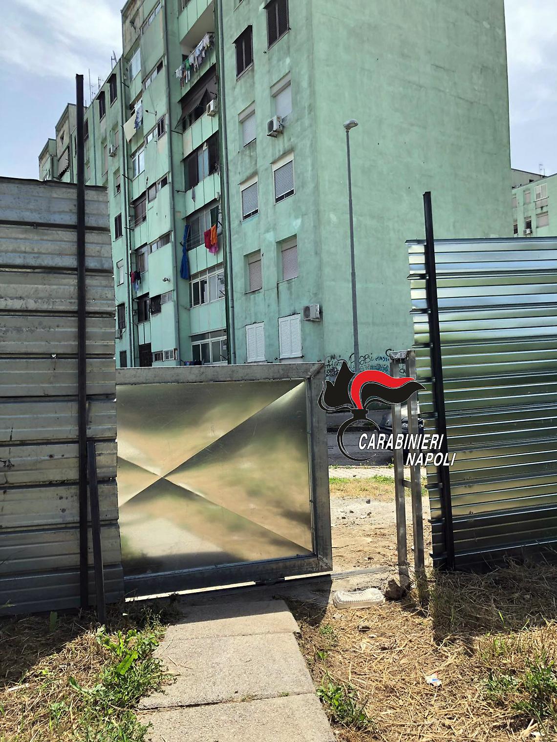 Caivano, scoperto cancello abusivo per proteggere lo spaccio