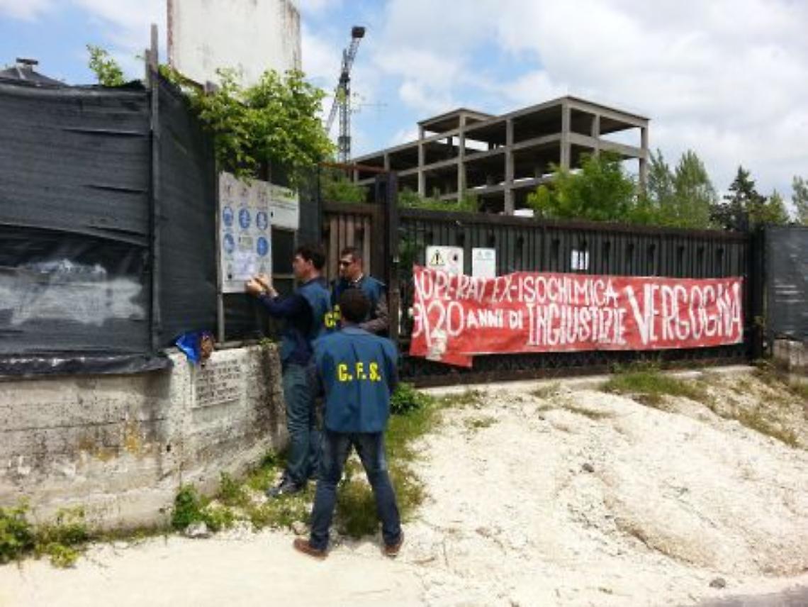 Disastro Isochimica, in 27 a giudizio per gli operai morti