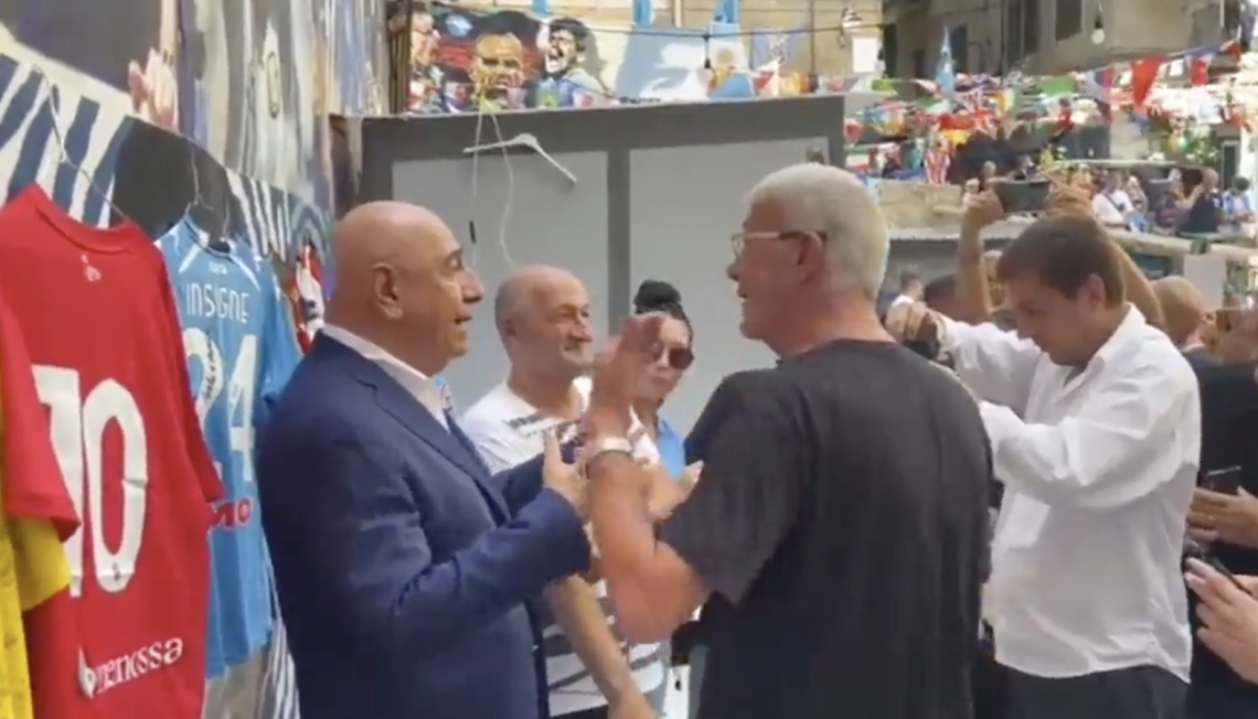 Napoli-Monza, Galliani in visita al murale di Maradona ai Quartieri