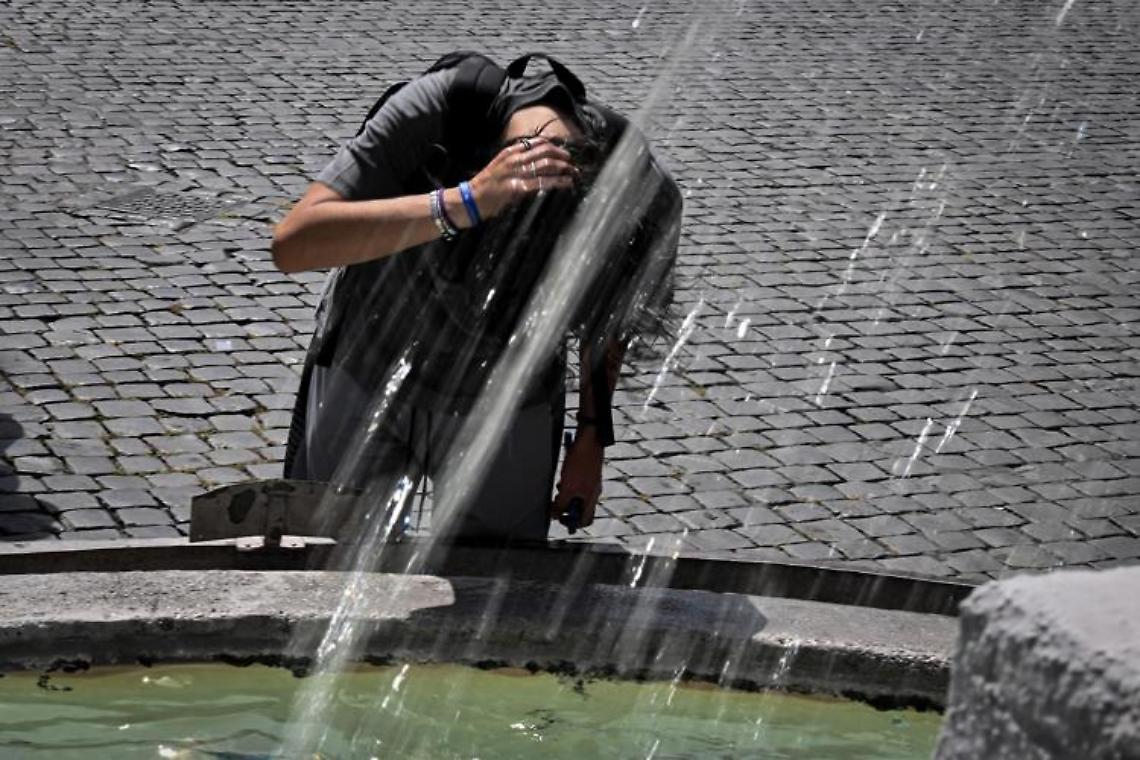 Caldo record in Italia, domani 16 città da bollino rosso: c'è anche Napoli