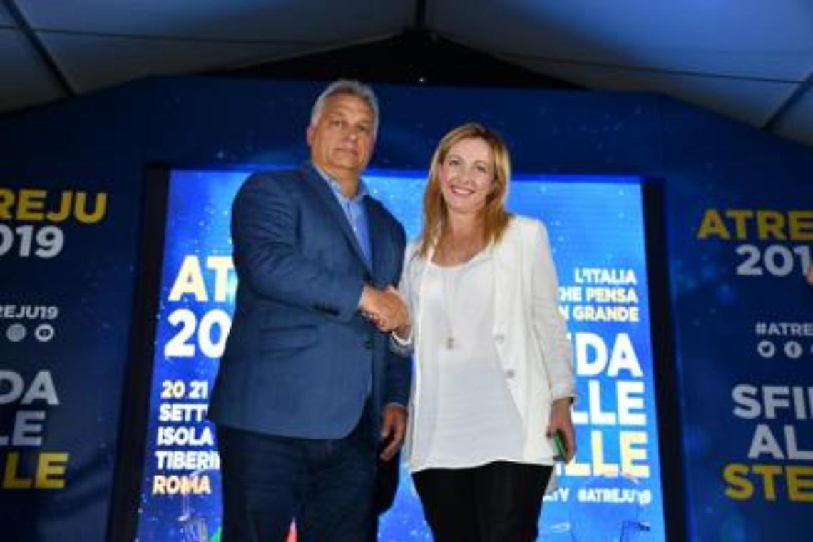 Cori e applausi per Orban ad Atreju