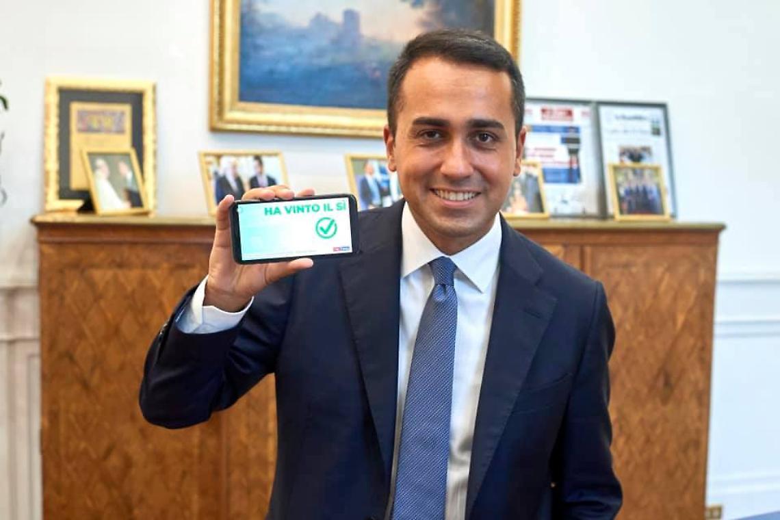 Referendum, Sì 68,96%. Di Maio: ora tocca agli stipendi dei parlamentari