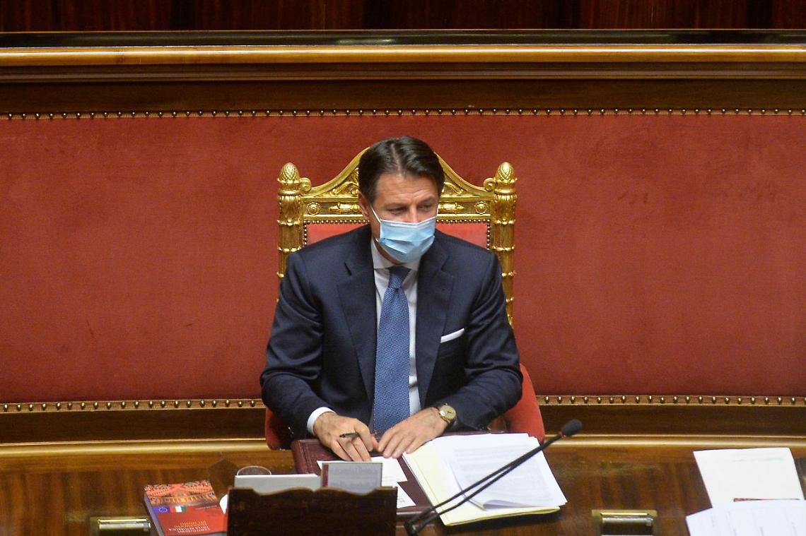 Covid, l'appello di Conte: «Limitare gli spostamenti non necessari»
