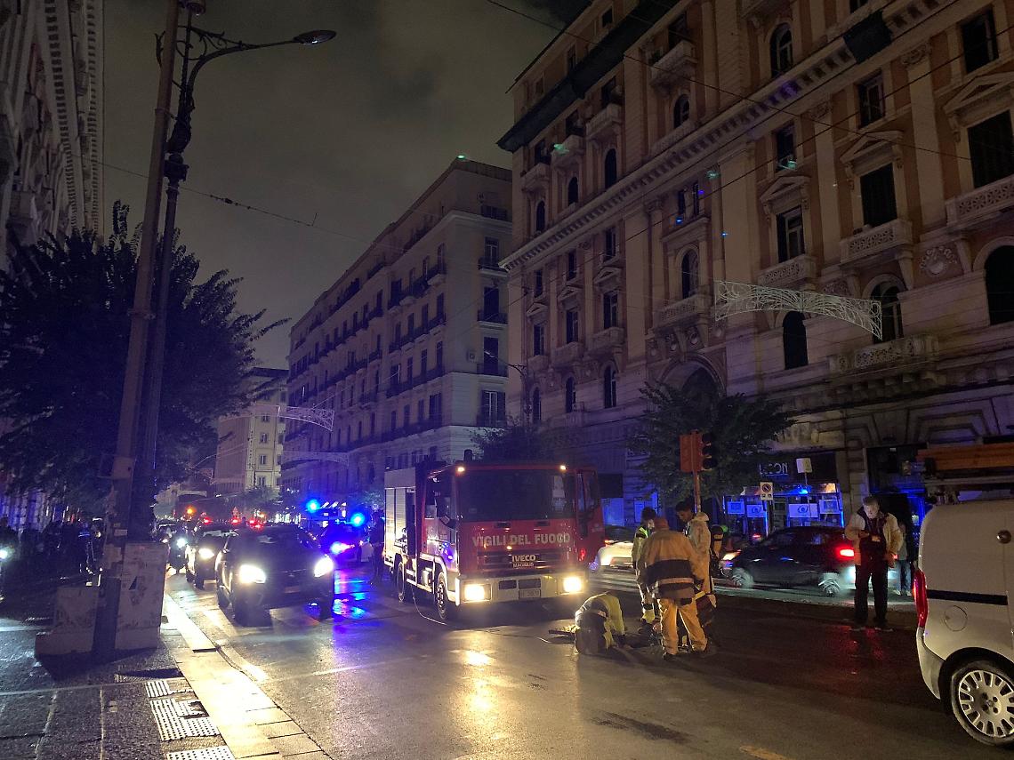 Corso Umberto al buio, traffico in tilt nella zona