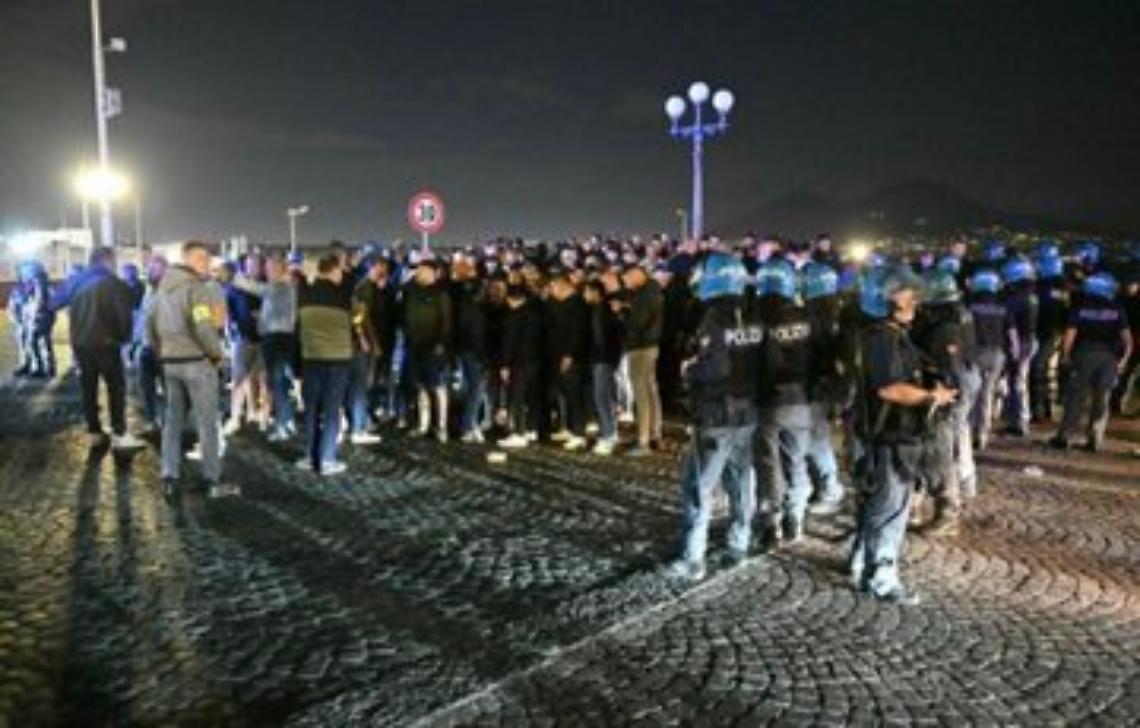 Tifoso Ajax accoltellato, Daspo a tre napoletani