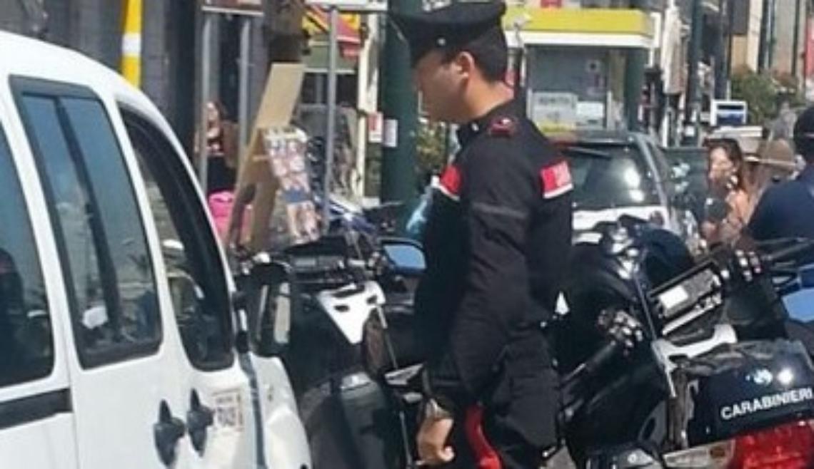 Rapinano tassista, due giovani in manette