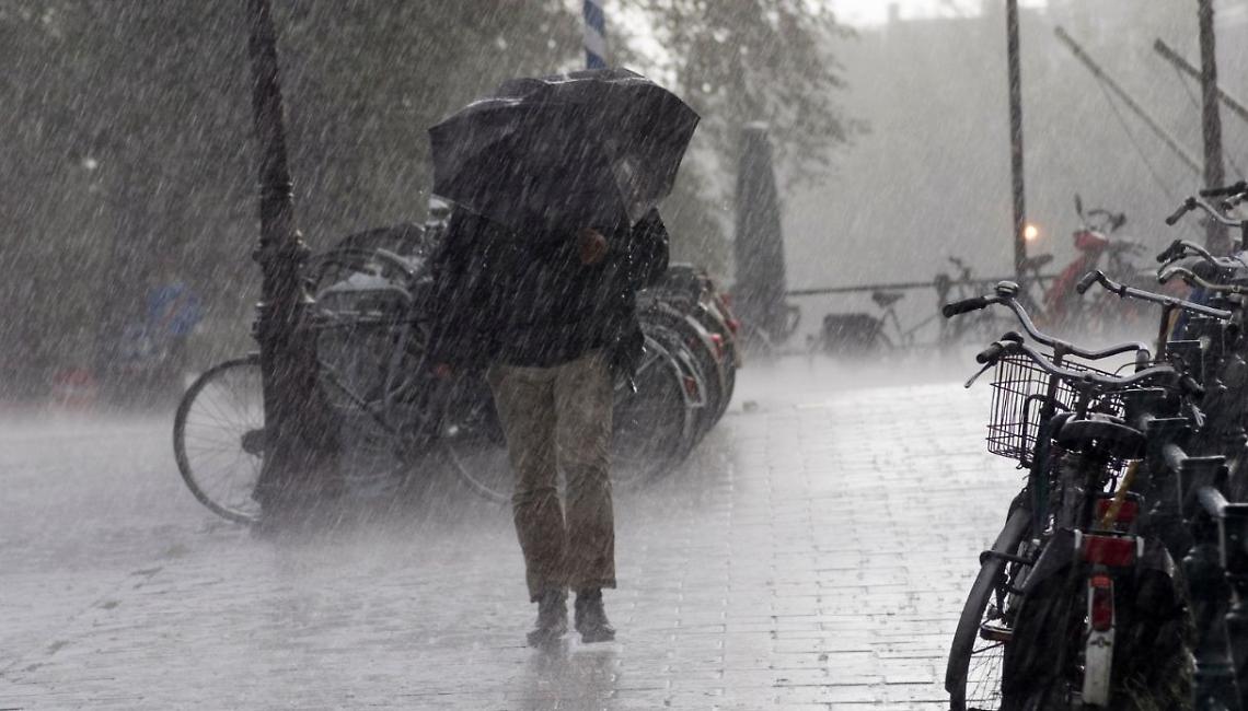 Maltempo annunciato, bomba d’acqua su Napoli