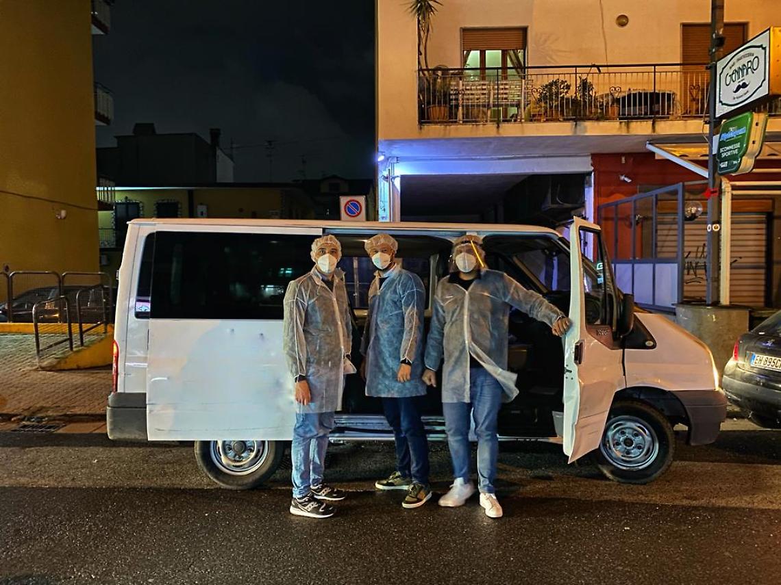 Medico solidale nel Napoletano, visite a domicilio ai malati di Covid