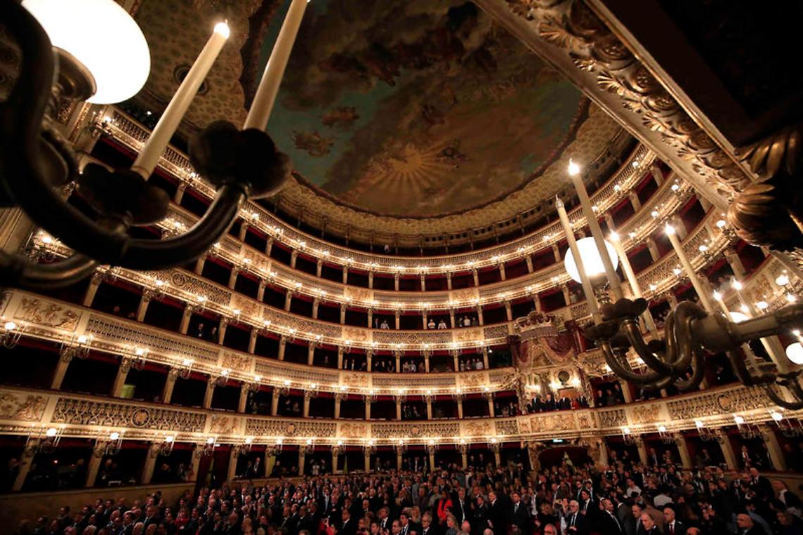 Mattarella a Napoli per la prima al San Carlo, accolto dagli applausi