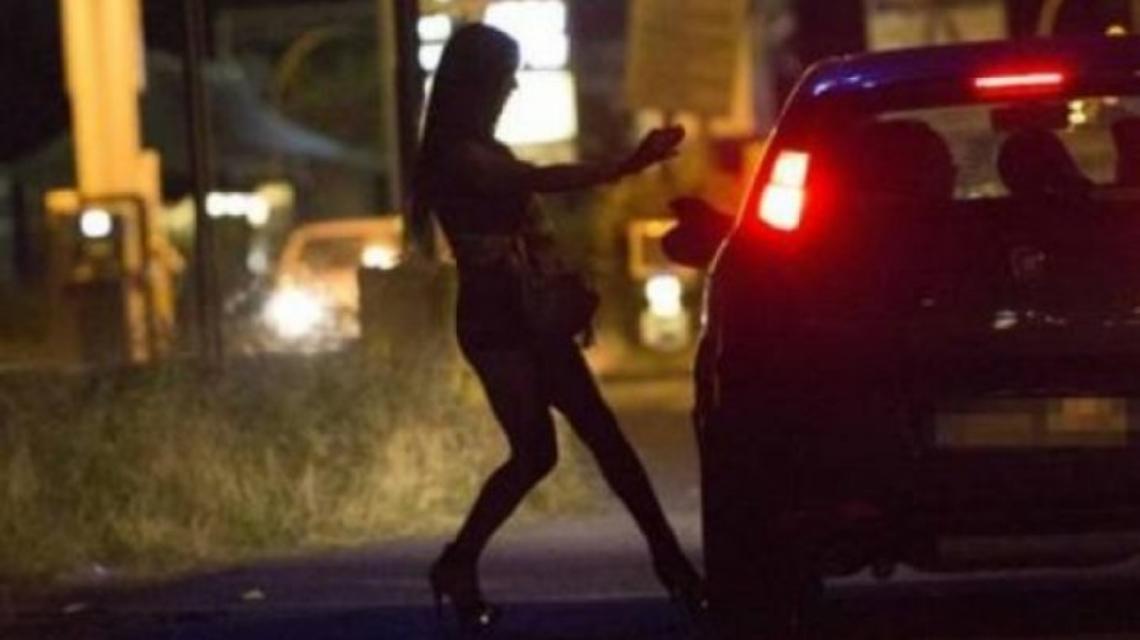Trans aggredito e rapinato, due misure cautelari a Salerno