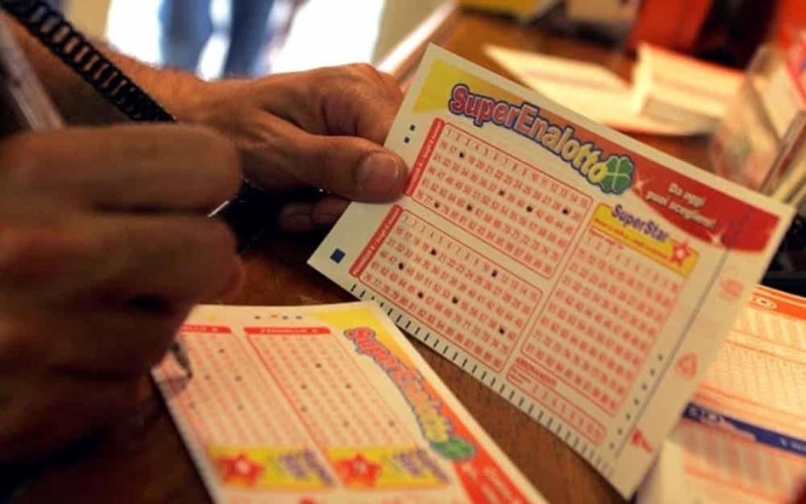 SuperEnalotto, in Campania centrati due "5" da 34 mila euro 