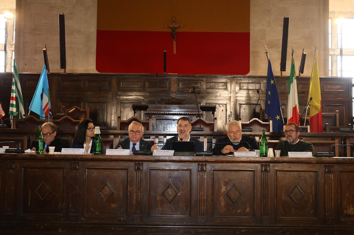 Napoli, 180 nuovi dipendenti al Comune: arriva il bando