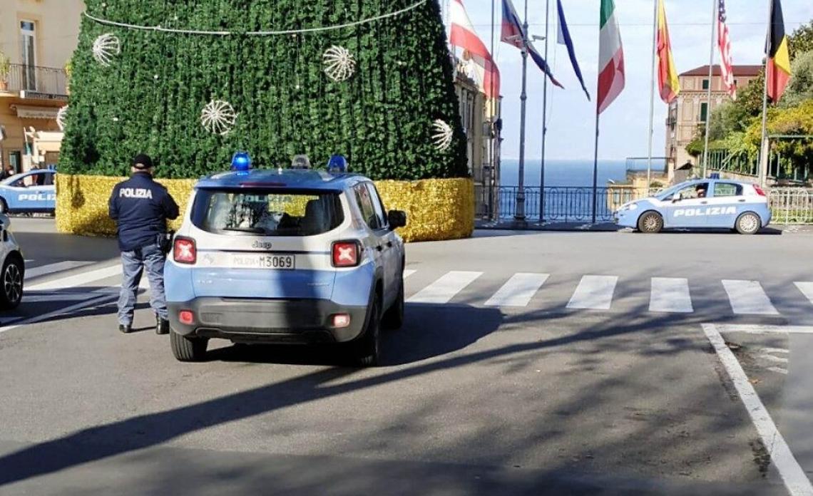 Imponevano buttafuori a bar e discoteche sorrentine, arrestati
